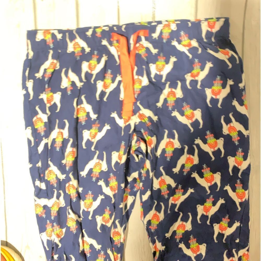 Old Navy Alpaca design pajama set-medium - Picture 7 of 7
